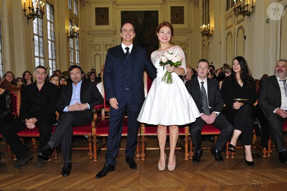 Exclusif - Emilie Dequenne, ses témoins Cédric Coquelet et Adeline Quenon, son père Daniel, son époux Michel Ferracci, ses témoins Philippe Terrazzoni et Lionel Moracchini - Mariage de Michel Ferracci et Emilie Dequenne à la mairie du 10ème arrondissement, le samedi 11 octobre 2014 à Paris.  © Roberto Battistini / Bestimage