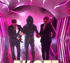 Avant de se démasquer puis de rejoindre Laurent Ruquier, Chantal Ladesou, Kev Adams et Elodie Poux.

Le Pilote dans "Mask Singer 7", capture d'écran TF1