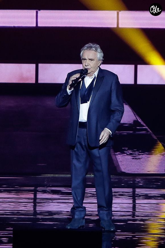 Michel Sardou lors d'un concert à la Bordeaux Métropole Arena dans le cadre de sa tournée « La Dernière Danse », accompagné d'un grand orchestre de 31 musiciens, à Floirac, en France, le 8 février 2018. Photo de Thibaud Moritz/ABACAPRESS.COM