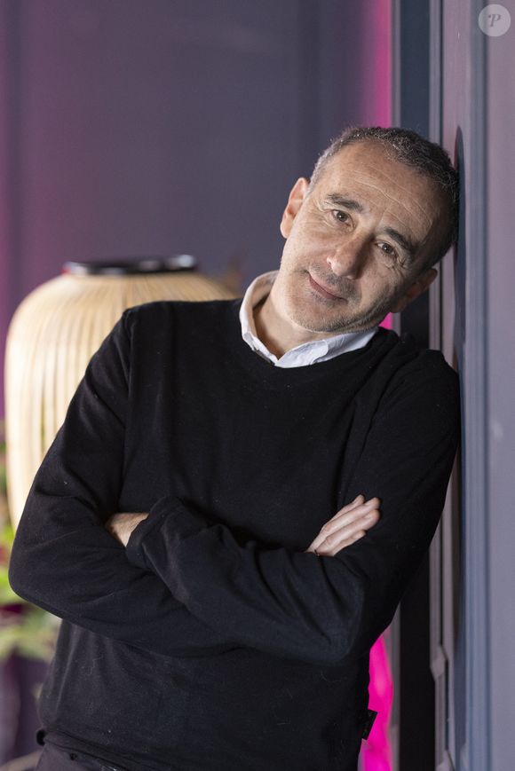 Exclusif - Rendez-vous avec Elie Semoun dans les locaux de Webedia lors d'une interview pour Purepeople à Levallois-Perret le 19 mars 2024. © Cyril Moreau/Bestimage