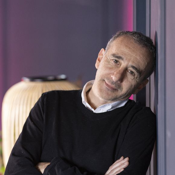 Exclusif - Rendez-vous avec Elie Semoun dans les locaux de Webedia lors d'une interview pour Purepeople à Levallois-Perret le 19 mars 2024. © Cyril Moreau/Bestimage