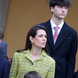 Pierre Casiraghi, Raphaël Elmaleh, Balthazar Rassam, Charlotte Casiraghi, Tatiana Santo Domingo - La famille princière monégasque dans la cour d'honneur du palais lors de la la fête nationale à Monaco le 19 novembre 2025. © Dominique Jacovides - Bruno Bebert / Bestimage