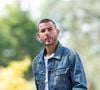 Lucas Hernandez et sa compagne sont visés par une plainte pour traite d’êtres humains et travail dissimulé.

Lucas Hernandez - Les joueurs de l'équipe de France de football ont soigné leur style vestimentaire pour leur arrivée au centre national du football de Clairefontaine-en-Yveline, France

 Pierre Perusseau/Bestimage
