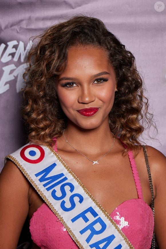 D'autant plus qu'elle a déjà les pieds dans le milieu de la communication maintenant...

Exclusif - Miss France 2023, Indira Ampiot - Photocall et cocktail de la soirée pour la série documentaire "Ça va bien se passer, Dadju" en exclusivité sur Canal + au Royal Monceau à Paris le 12 septembre 2023. © Cyril Moreau/Bestimage