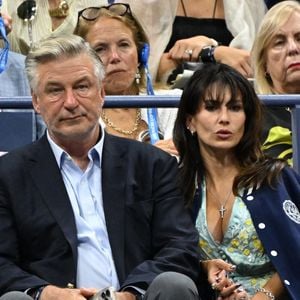 Flushing Meadows, New York Novak Djokovic a affronté le talentueux Learner Tien au stade Louis Armstrong de l'USTA Billie Jean King National Tennis Center à Flushing, dans le Queens sous les yeux d'Alec Baldwin et de son épouse Hilaria. (Backgrid USA / Bestimage)