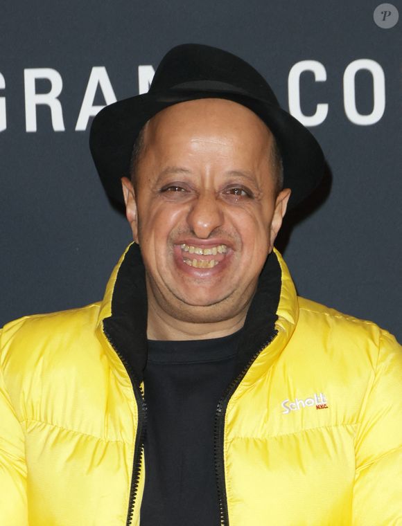 Il a finalement survécu grâce à plusieurs années de soins à l'hôpital Necker en France.

Mohammed Benyamna alias Booder lors de l'avant-première du film "Monsieur Aznavour" au cinéma Le Grand Rex à Paris le 22 octobre 2024.

© Coadic Guirec / Bestimage