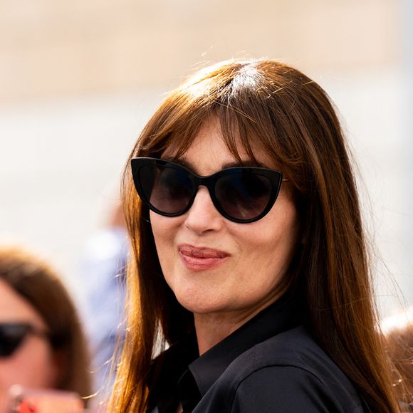 Le 25 juillet 2025, Giffoni Valle Piana, Salerne, Italie : Monica Bellucci assiste à la présentation de Netflixâ€™s Wednesday Season 2 au 55e Festival du film de Giffoni 2025 le 25 juillet 2025 à Giffoni Valle Piana, Salerno, Italie. © Francesco Luciano/ZUMA Press Wire/Bestimage