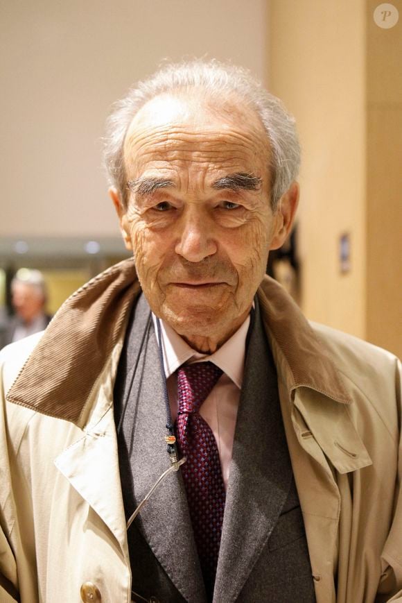 L'ancien ministre de la Justice et président du Conseil constitutionnel Robert Badinter est décédé dans la nuit du 8 au 9 février 2024, à l'âge de 95 ans. Il avait notamment porté l'abolition de la peine de mort, actée en France en 1981.