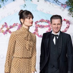 Clara Luciani et son compagnon Alex Kapranos - Photocall du 40ème Gala de Charité AROP (Association pour le Rayonnement de l'Opéra de Paris) à l'Opera Garnier à Paris le 27 février 2020. © Pierre Perusseau/Bestimage