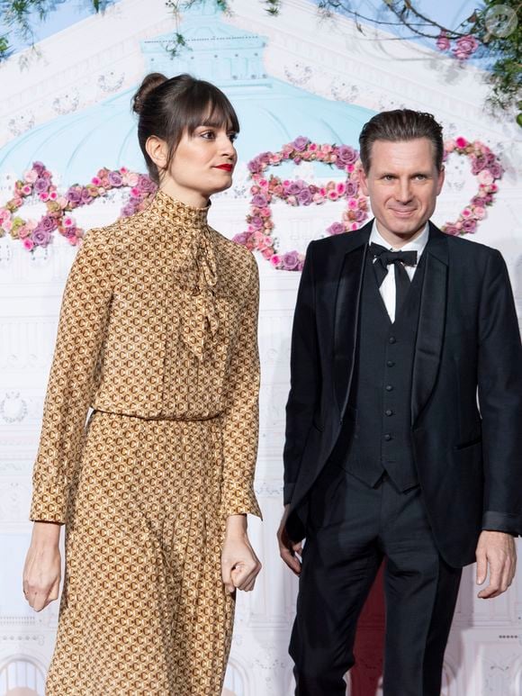 Clara Luciani et son compagnon Alex Kapranos - Photocall du 40ème Gala de Charité AROP (Association pour le Rayonnement de l'Opéra de Paris) à l'Opera Garnier à Paris le 27 février 2020. © Pierre Perusseau/Bestimage