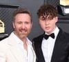Comme chaque année, Saint-Tropez s'enflamme cet été, et un nom compte bien briller sur les platines.

David Guetta et son fils Tim Elvis au photocall de la 64ème édition des Grammy Awards au MGM Grand Garden à Las Vegas.