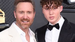 Elvis Guetta : suivant les traces de son père derrière les platines, il s'impose dans l’une des villes les plus en vogue de l’été