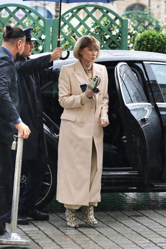 Et une question est désormais sur toutes les lèvres : qui pour la remplacer ? 

Anna Wintour arrive à l'hôtel Ritz à Paris, le 6 juillet 2025 @Backgrid USA / Bestimage