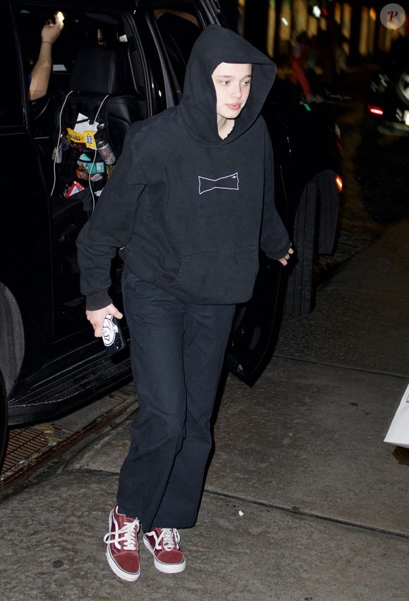 Âgée de 18 ans, la jeune passionnée de danse serait très affectée par cette notoriété

Shiloh Jolie-Pitt va dîner au restaurant BondST sushi avec trois de ses enfants, New York City, NY, USA le 27 juin 2023. Photo by BeautifulSignatureIG/Shutterstock/Splash News/ABACAPRESS.COM