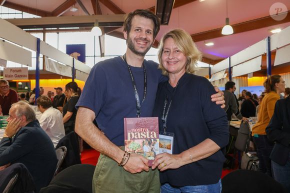 Les menus vont de 23 € pour le déjeuner à 55 € pour une formule complète, accessibles pour Paris.

Alessandro et Luana Belmondo à la Halle Georges Brassens de Brive-la-Gaillarde pour la 43eme Foire du Livre de Brive, le 7 novembre 2025.©Jean-Marc LHOMER/Bestimage.