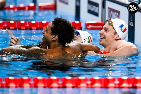 Shaine Casas des États-Unis, argent, Hubert Kos de Hongrie, bronze, Leon Marchand de France, or, réagissent après avoir concouru dans la finale du 200m quatre nages hommes lors des 22es Championnats du Monde de Natation à l'Arena WAC à Singapour (Singapour), le 31 juillet 2025. © PsnewZ/Bestimage