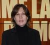 Mathilde Seigner juge ces réflexions déplacées dans le contexte d’un enterrement.

Mathilde Seigner - Avant-première du film “La femme la plus riche du monde” au cinéma UGC Ciné Cité Les Halles à Paris le 21 octobre 2025. © Coadic Guirec/Bestimage