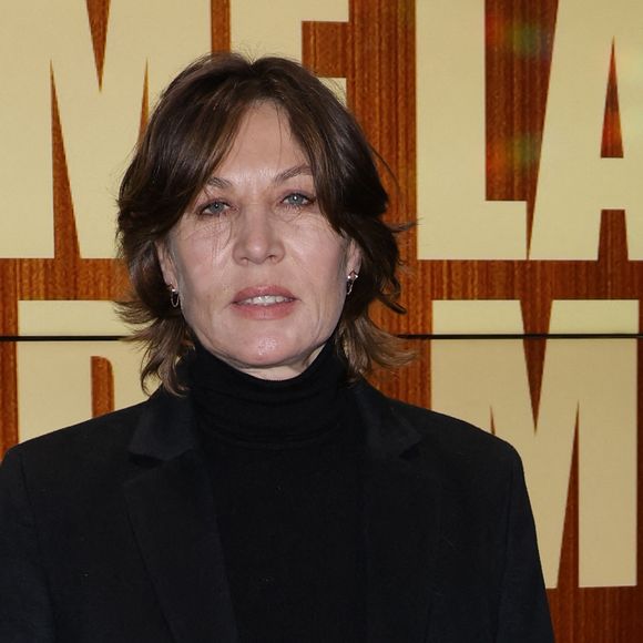 Mathilde Seigner juge ces réflexions déplacées dans le contexte d’un enterrement.

Mathilde Seigner - Avant-première du film “La femme la plus riche du monde” au cinéma UGC Ciné Cité Les Halles à Paris le 21 octobre 2025. © Coadic Guirec/Bestimage