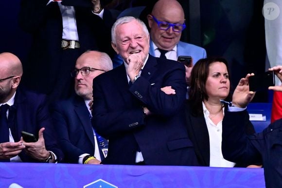 Célébrités lors de la finale de la Coupe de France 2025 entre le PSG (Paris Saint-Germain) et Reims 3-0 au Stade de France - Jean Michel Aulas assiste au match de la finale de la Coupe de France entre le Paris Saint Germain et le Stade de Reims au Stade de France le 24 mai 2025 à Saint Denis, France.©Dante Badano / PsnewZ / Bestimage