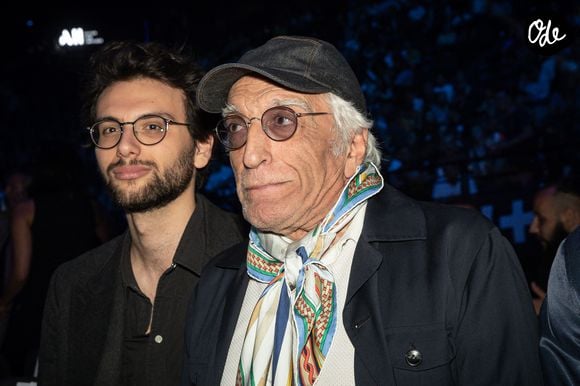 Gérard Darmon et son fils Jules Darmon - Les célébrités assistent au combat de boxe opposant le français Tony Yoka au congolais Martin Bakula à l'AccorHotels Arena à Paris, France, le 14 mai 2022. © Aurelien Morissard/Panoramic/Bestimage