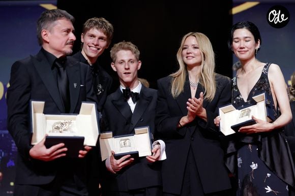 Cristian Mungiu, Emmanuel Macchia, Valentin Campagne, Tao Okamoto, Virginie Efira - Cérémonie de clôture du 79ème Festival International du Film de Cannes, le 23 mai 2026. © Borde-Jacovides-Moreau / Bestimage