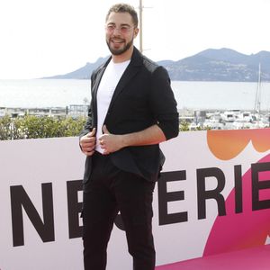 Marwan Berreni, Léa François au photocall de la série "Plus belle la vie" lors de la 5ème saison du festival International des Séries "Canneseries" à Cannes, France, le 2 avril 2022. © Denis Guignebourg/Bestimage