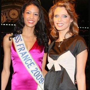 Miss France 2009 Chloé Mortaud et Sylvie Tellier à la première du film L'étrange histoire de Benjamin Button à Paris. © Rindoff-Borde / Bestimage