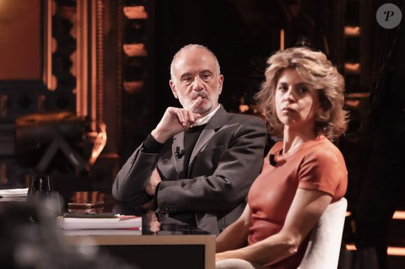 Mais depuis quelques mois, l'homme voit son statut vaciller, après des accusations de violences sexuelles.

Exclusif - Gérard Miller, Anne Nivat - Enregistrement de l'émission "On Est En Direct (OEED)", présentée par L.Ruquier et L.Salamé, et diffusée en direct le 2 avril sur France 2
© Jack Tribeca / Bestimage