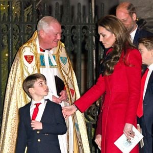 Selon le tabloïd Hello !, la princesse âgée de 42 ans  s'est entretenue avec des invités célèbres et des artistes à l'intérieur de l'abbaye de Westminster. 

La famille royale d'Angleterre assiste à la messe "Together At Christmas Carol" à l'abbaye de Westminster à Londres, Royaume-Uni le 6 Décembre, 2024