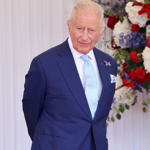 Sur 12 personnes, 11 auraient rendu leur tablier selon "The Times"

Le roi Charles III d'Angleterre et la reine consort Camilla accueillent le président Emmanuel Macron et sa femme Brigitte Macron à  Datchet Road le 8 juillet 2025.

© Chris Jackson / Pool / Julien Burton via Bestimage