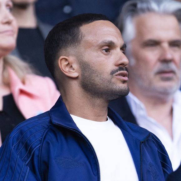 Malik Bentalha - Célébrités dans les tribunes lors du match retour de la Ligue Des Champions 2024-2025 (LDC) "PSG - Arsenal" (2-1) au Parc des Princes à Paris le 7 mai 2025. © Cyril Moreau/Bestimage