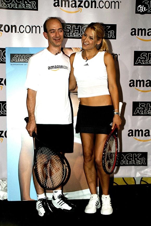 Anna Kournikova et Jeff Bezos à New York en 2003. ©Alamy/ABACA
