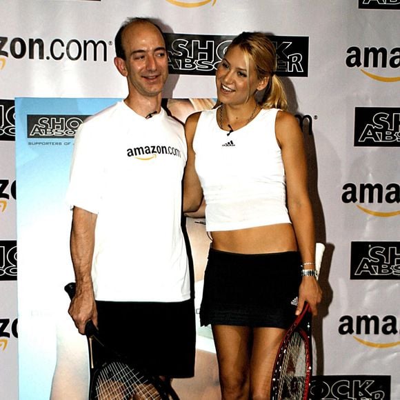 Anna Kournikova et Jeff Bezos à New York en 2003. ©Alamy/ABACA