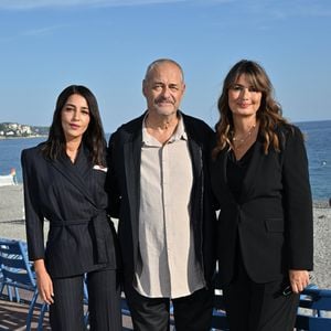 adaptation du best seller de Valérie Perrin par Jean-Pierre Jeunet présenté au Cinéroman à Nice

Leïla Bekhti, Jean-Pierre Jeunet et Valérie Perrin - Photocall du film "Changer l'eau des fleurs" réalisé par J.-Pierre Jeunet d'après le roman de V.Perrin dans le cadre de la 8ème édition du Festival Ciné Roman à Nice le 28 Septembre 2026. © Jacovides-Bebert/Bestimage