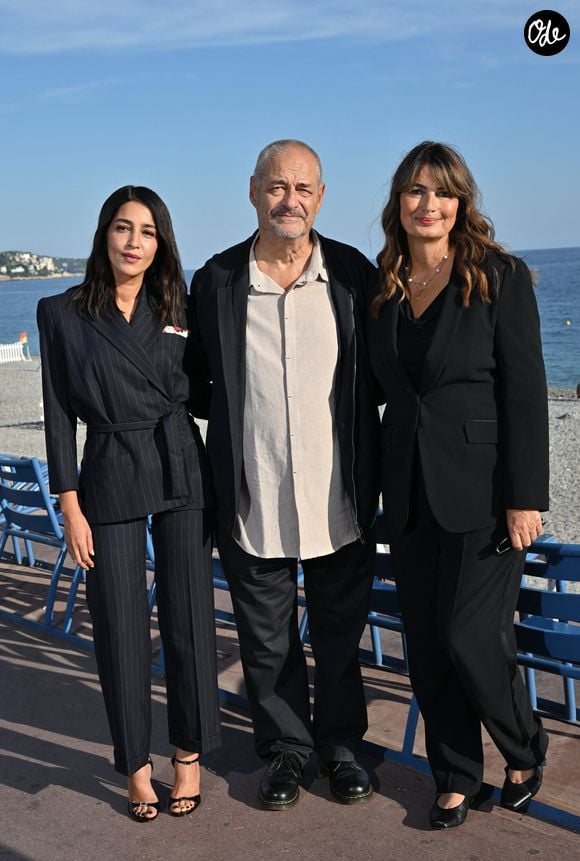 adaptation du best seller de Valérie Perrin par Jean-Pierre Jeunet présenté au Cinéroman à Nice

Leïla Bekhti, Jean-Pierre Jeunet et Valérie Perrin - Photocall du film "Changer l'eau des fleurs" réalisé par J.-Pierre Jeunet d'après le roman de V.Perrin dans le cadre de la 8ème édition du Festival Ciné Roman à Nice le 28 Septembre 2026. © Jacovides-Bebert/Bestimage