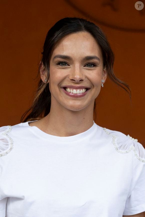 Les variations de prix dépendent des dates, mais surtout du choix entre les gammes de chambres "Access" ou "Premium".

Marine Lorphelin (Miss France 2013) au Village lors des Internationaux de France de Tennis de Roland Garros 2025 le 3 juin 2025 à Paris.  

© Moreau / Jacovides / Bestimage