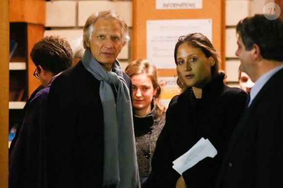 Cette résidence est située sur la célèbre avenue Foch dans le 16e arrondissement de Paris

Dominique de Villepin et sa fille Victoire de Villepin - Messe en hommage à Xavier de Villepin en l'église Notre Dame de Grâce de Passy à Paris, le 12 novembre 2014.