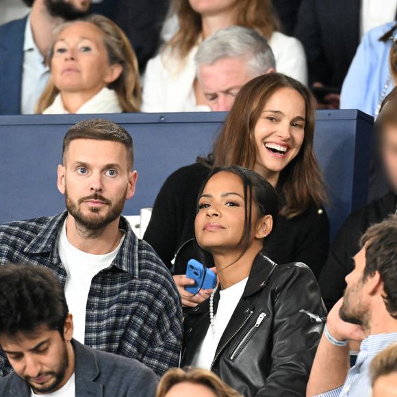 Le chanteur l'a fait savoir sur ses réseaux en postant une photo.

Natalie Portman et son fils Aleph, Christina Milian et son mari M. Pokora (Matt Pokora), Mathieu Vergne et sa femme Ophélie Meunier, Kamel Isker, Alexis Michalik - Célébrités dans les tribunes lors du match de qualification pour la Coupe du Monde 2026 entre la France et l'Islande (2-1) au Parc des Princes à Paris le 9 septembre 2025. © Lionel Urman/Bestimage