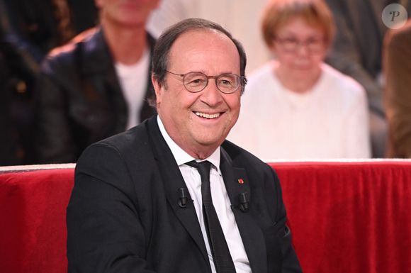Exclusif - Le président François Hollande - Enregistrement de l'émission "Vivement dimanche" aux studios Rive Gauche, présentée par M.Drucker et diffusée le 5 octobre 2025 sur France 3.
Guillaume Gaffiot/Bestimage