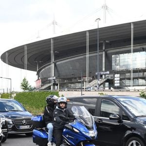 Arrivée sous très haute protection de Kim Kardashian à l'aéroport du Bourget la veille de son audition au procès de la rue tronchet des "Papys braqueurs" de Kim Kardashian à Paris le 12 mai 2025. @Agence / Bestimage