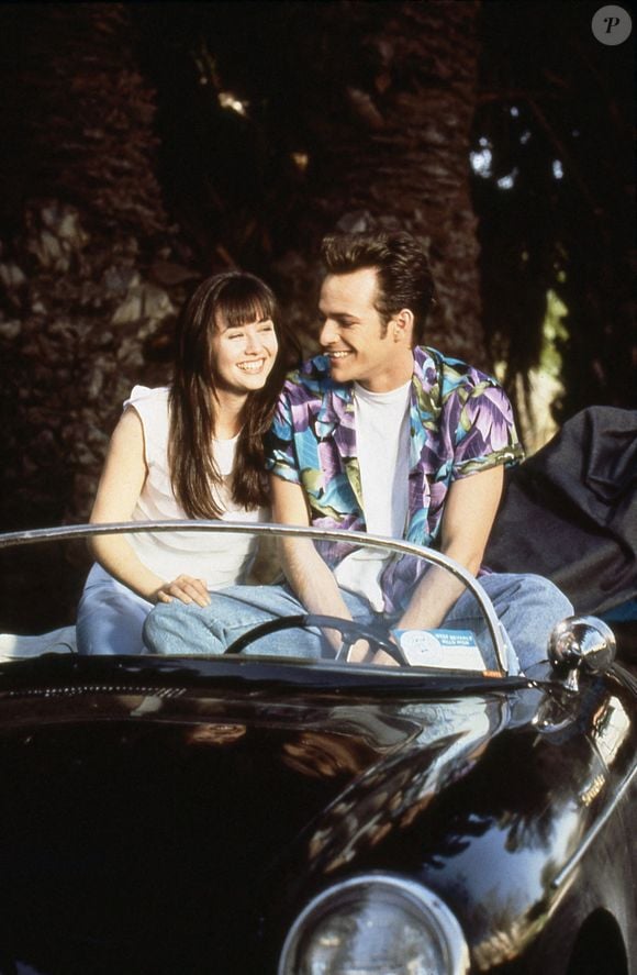Aujourd'hui, Brenda a rejoint son Dylan (Luke Perry s'est éteint en mars 2019 suite à un AVC)

BEVERLY HILLS 90210, from left: Shannen Doherty, Luke Perry, 1990-2000. photo: Andrew Semel / ©Aaron Spelling Prod. / Courtesy: Everett Collection/ABACAPRESS.COM