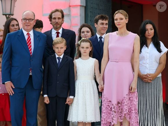Grande absente des clichés ? La petite Constance, cadette de la famille Ducruet, qui n’a pas pris part à l’événement. Prince Albert II of Monaco, Prince Jacques Grimaldi, Princess Gabriella Grimaldi, Princess Charlene of Monaco, Andrea Casiraghi, Louis Ducruet, Marie Ducruet - Célébrations du 20ème anniversaire du règne du Prince Albert II de Monaco, le 19 juillet 2025 @Claudia Albuquerque / Bestimage