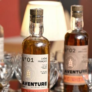 J.Dujardin à la soirée de dégustation du whisky de seigle français "Aventure" (Bordeaux Distilling Co), dont il est partenaire, à Bruxelles, le 13 mars 2026. © Photonews / Bestimage