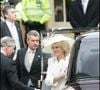 “Elle s'est incroyablement bien adaptée, car ce n'est pas facile pour une personne plus âgée d'intégrer La Firme, comme on l'appelle" 

Mariage de Charles et Camilla à Windsor le 9 avril 2005