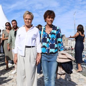 Muriel Robin et sa femme Anne Le Nen - Photocall du téléfilm "A la Vie" lors de la 28ème édition du Festival de la Fiction TV de la Rochelle, le 18 septembre 2026. © Denis Guignebourg / Bestimage # | 00770517