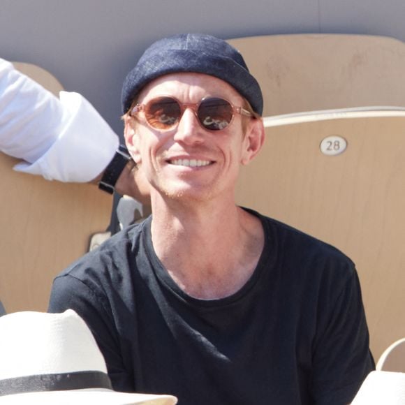 Ben Mazué en tribunes lors des Internationaux de France de tennis de Roland Garros 2023, à Paris, France, le 5 juin 2023. © Cyril Moreau/Bestimage