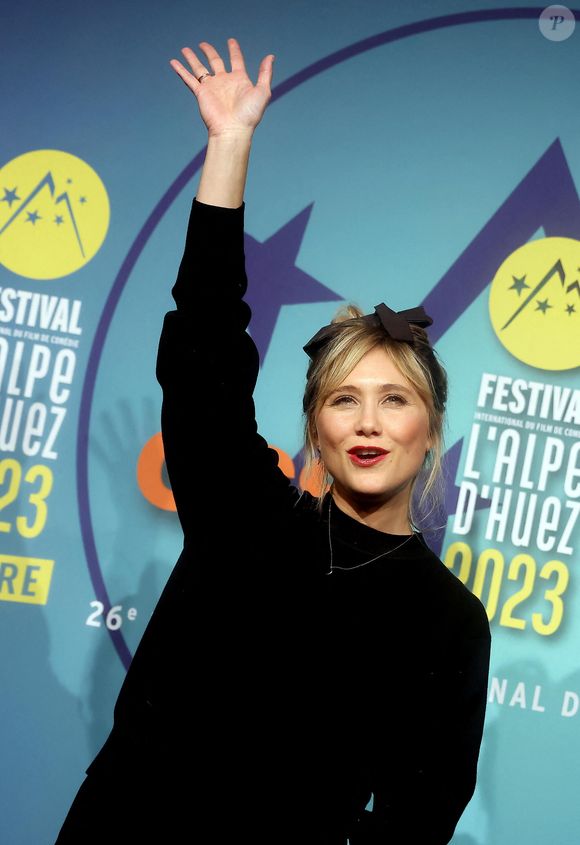 Bérangère Krief au photocall de la cérémonie d'ouverture du 26ème festival international du film de comédie de l'Alpe d'Huez le 16 janvier 2023.

© Dominique Jacovides / Bestimage