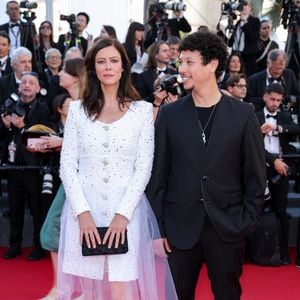 Anna Mouglalis, Ayoub Gretaa
 - Montée des marches du film « Megalopolis » lors du 77ème Festival International du Film de Cannes, au Palais des Festivals à Cannes. Le 16 mai 2024
© Jacovides-Moreau / Bestimage