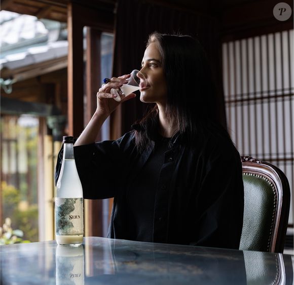 Le saké qu'elle produit est distribué en Europe depuis le mois de septembre...

Eva Green s'est lancée dans la production de saké au Japon