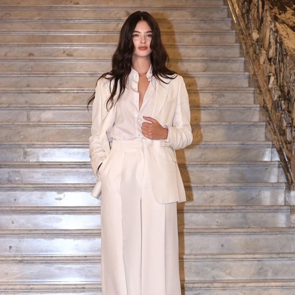 “J’admets que c’est moi qui ai envoyé un message pour dire : ‘Allons boire un verre ou manger quelque chose pour apprendre à se connaître vu qu’on va travailler six mois ensemble’" a-t-elle indiqué à Vanity Fair France
Deva Cassel - L'équipe de la série "Le Guépard" à Rome pour la première (Credit Image: © Marco Provvisionato/IPA via ZUMA Press)